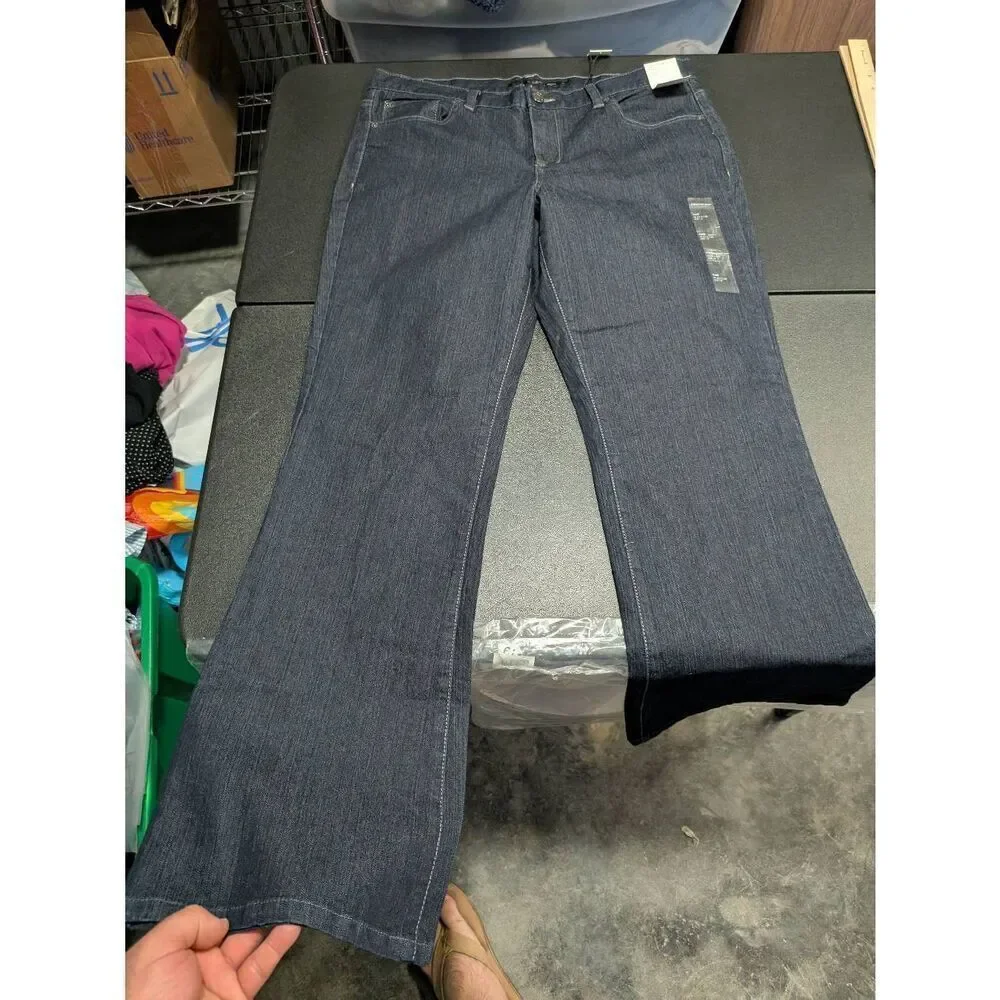 NWT CALVIN KLEIN DARK RINSE REGUALR FIT FLARE LEG PREMIUM WOMEN JEANS 14/32